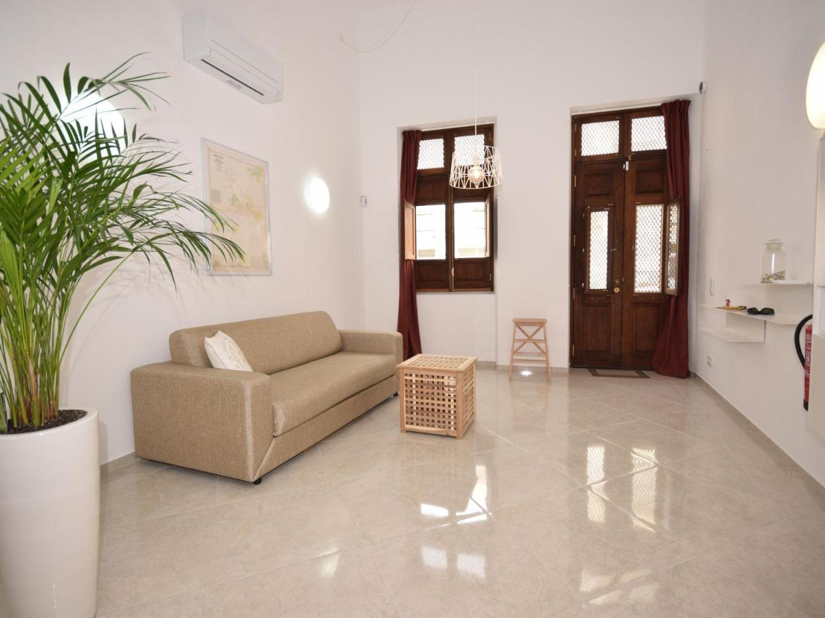 Modern Holiday Home In Olh O With Terrace 奥良 外观 照片