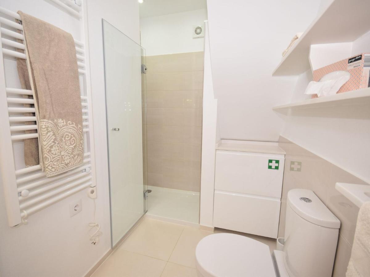 Modern Holiday Home In Olh O With Terrace 奥良 外观 照片